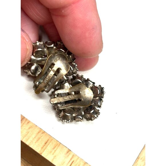Vintage Austrian Rhinestone Clip-On Earrings In Silver Tone Boxed - Picture 3 of 6